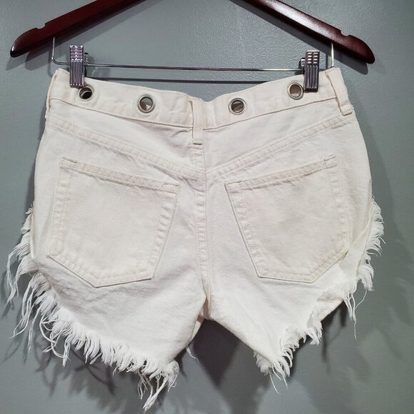 Free People We the Free Women's Cream Distressed Jean Shorts Button-Fly Sz 24 - Picture 8 of 11